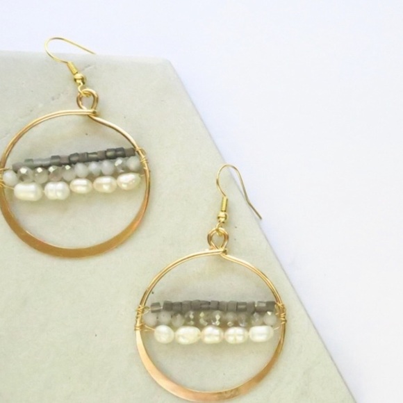 1 LEFT 5 🌟Dangle Potato Pearl Hoop earrings - Picture 2 of 8